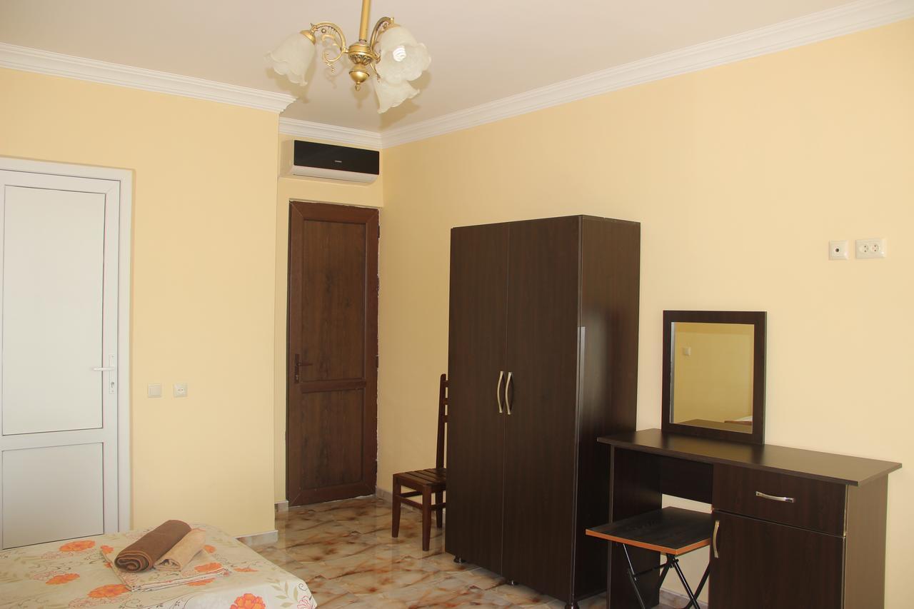 Badu Guest House Kvariati Exterior foto